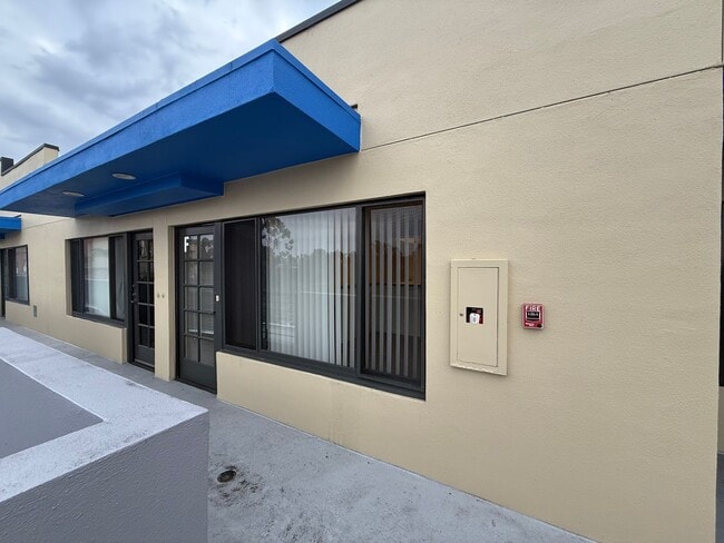 Foto del edificio - 1090 University Ave