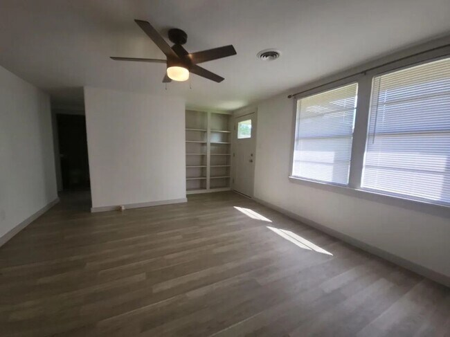 Foto del edificio - 1402 Eugene St
