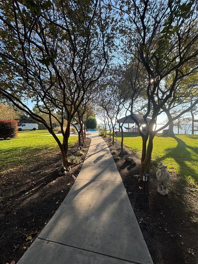 Building Photo - 2 Bayvilla Dr