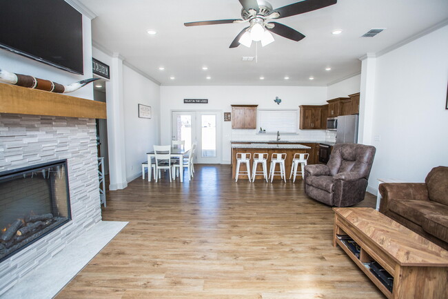 Building Photo - 816 North 4th Street