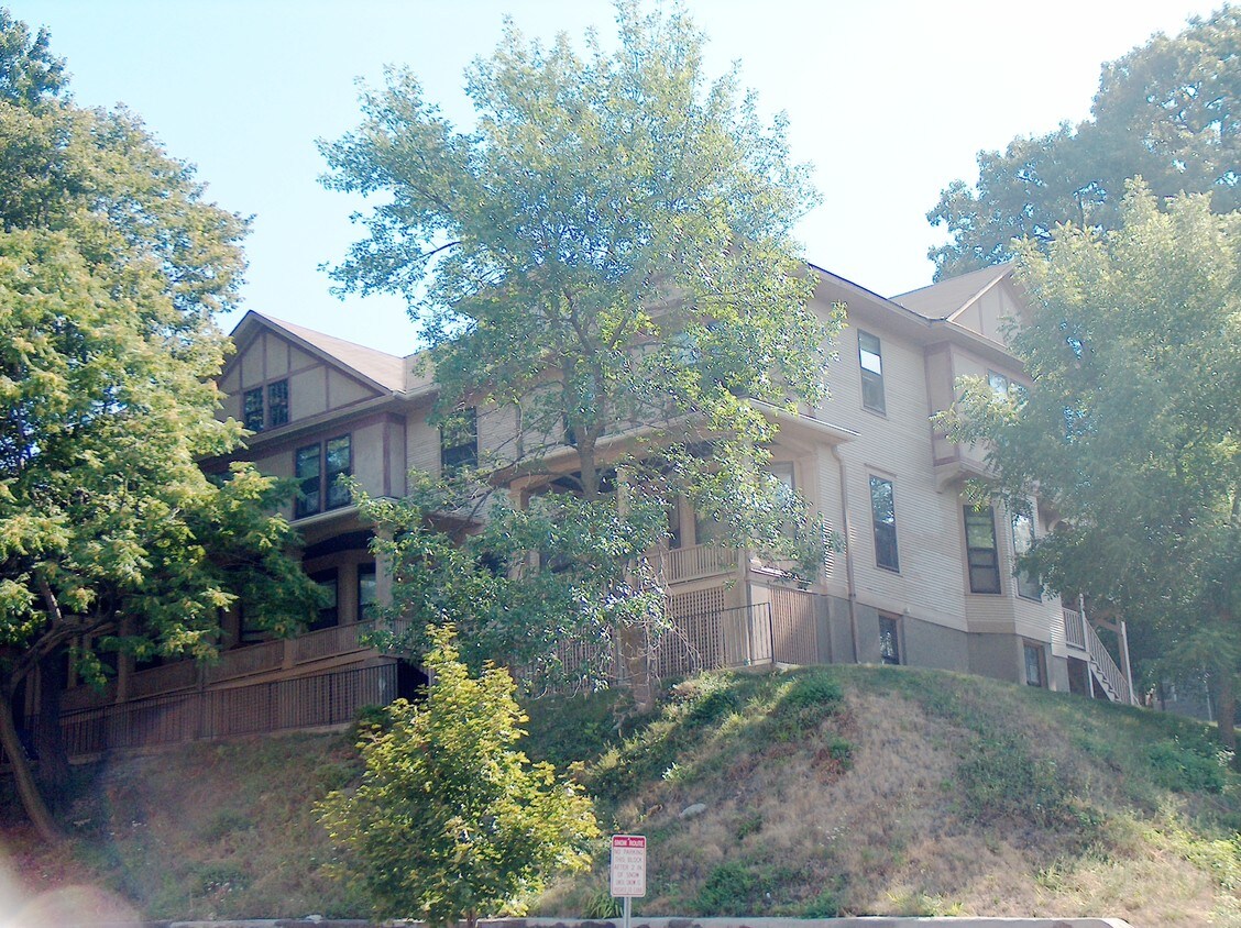 Primary Photo - 705 N Gaines St
