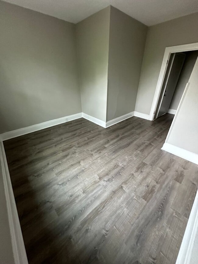 Foto del edificio - Beautiful Spacious 2 Bedroom Apt. Upstairs Unit in Duplex