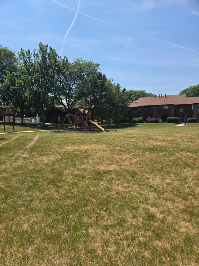 Building Photo - 9020 N Park Plaza Ct