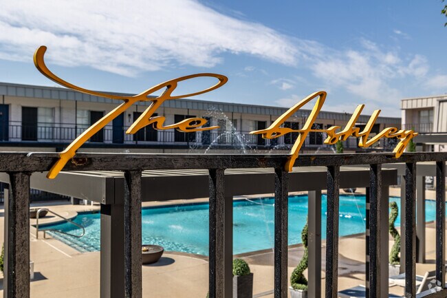 Building Photo - The Ashley at Bluffview Apartments