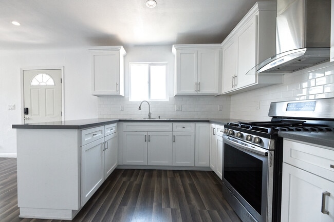 Building Photo - 1416 Helen Dr