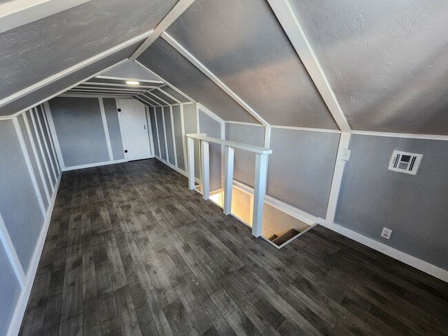 Building Photo - 1121 E Beverly St