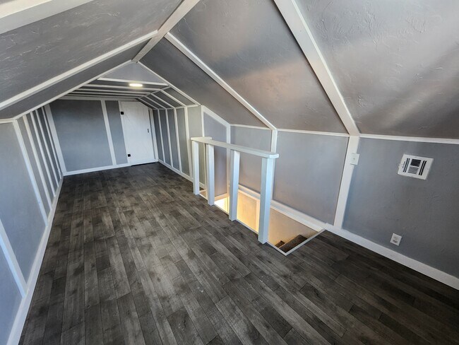 Foto del edificio - 1121 E Beverly St