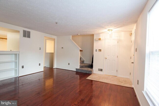 Building Photo - 2407 Bolton Ln