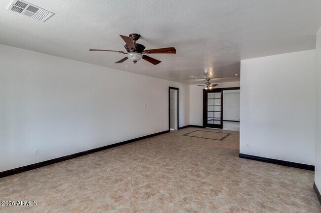 Foto del edificio - 1320 W 6th St