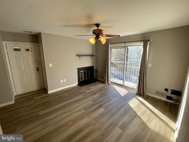 Foto del edificio - 45 Cypress Ct