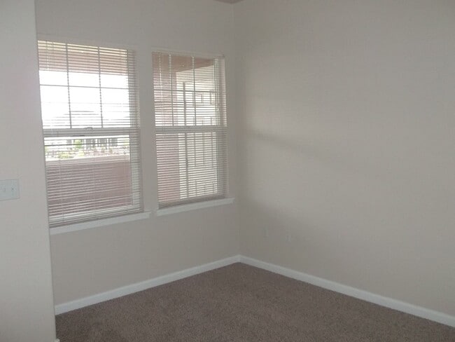 Building Photo - Spacious 2-Bed, 2-Bath Condo in Prime Fort Collins Location