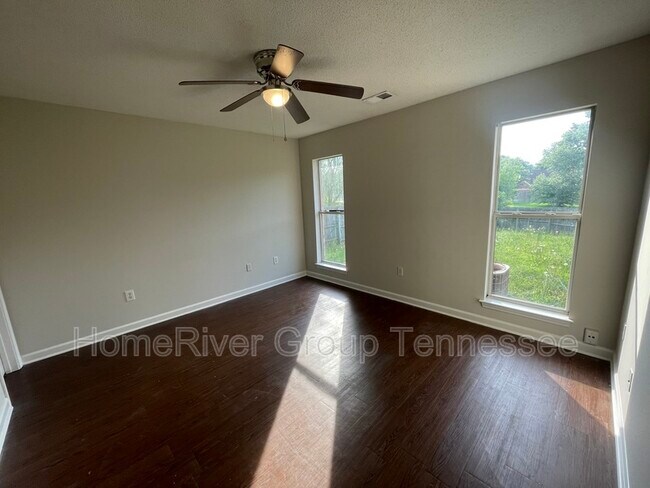 Foto del edificio - 856 Grant Dr