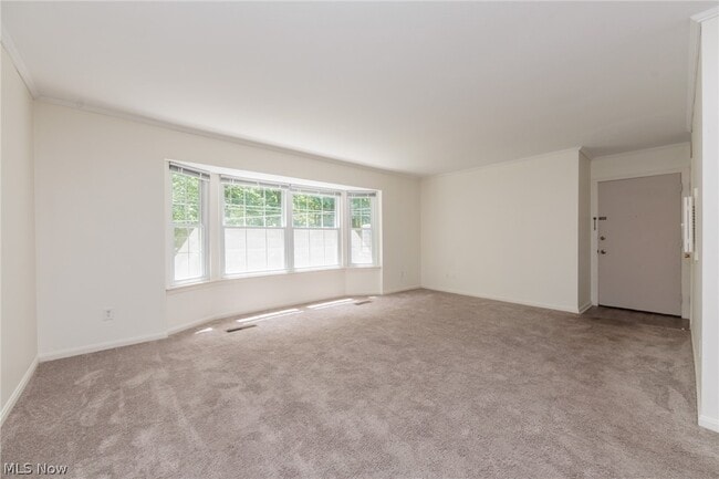 Building Photo - 7020 Carriage Hill Dr