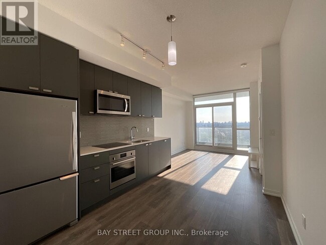 Photo du bâtiment - 56 Forest Manor Rd