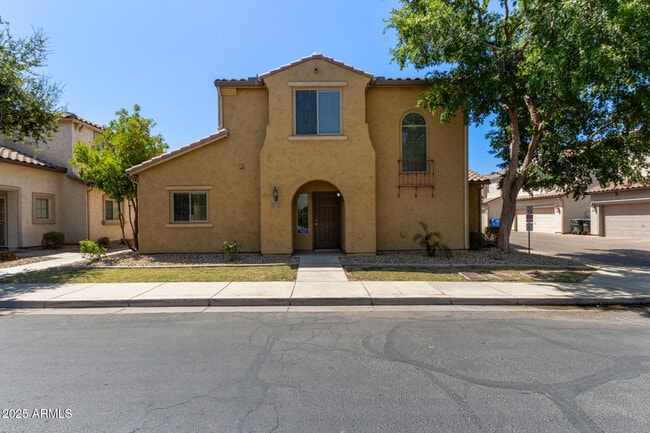 Building Photo - 8419 W Vernon Ave