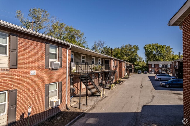 Foto del edificio - Village on the Green