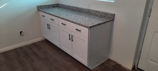 Building Photo - 480 E 4200 S