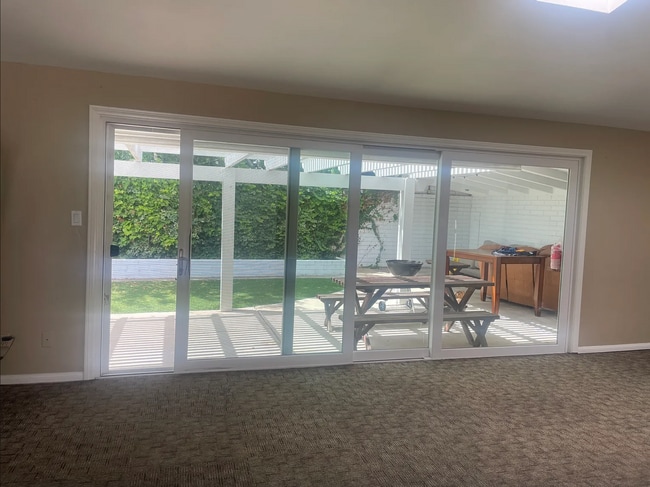 Foto del edificio - No back house!