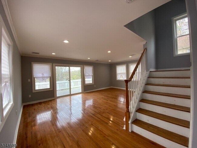 Building Photo - 424 Lakeside Blvd