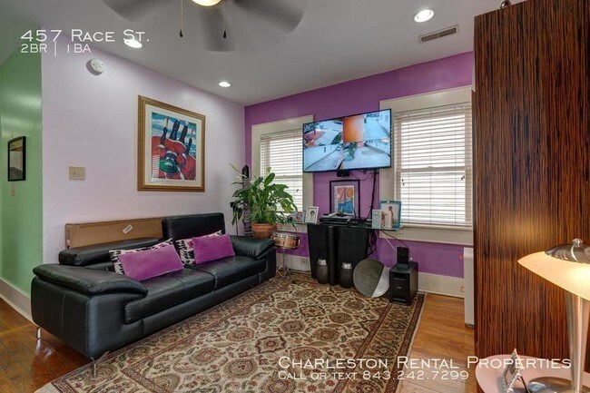 Photo - 457 Race St House