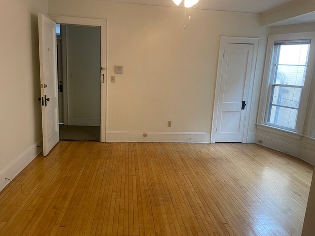 Building Photo - 1228 E Brady St