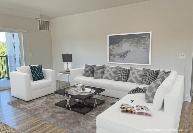 Foto del edificio - Brookview Commons West - Studios, 1BR, 2BR Apartments