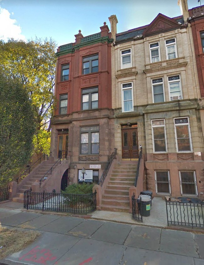 Primary Photo - 158 Hancock St