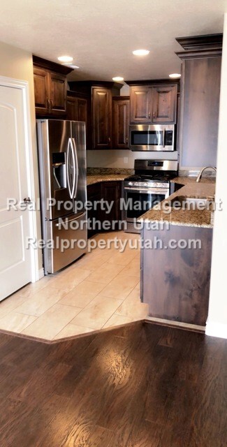 Foto del edificio - Beautiful 3 Bedroom Townhome in Layton