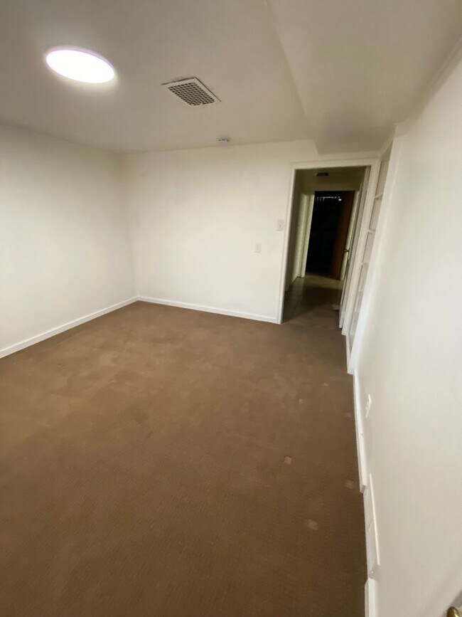 Foto del edificio - 1374 Maple Dr
