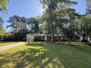Building Photo - 207 Belvedere Dr