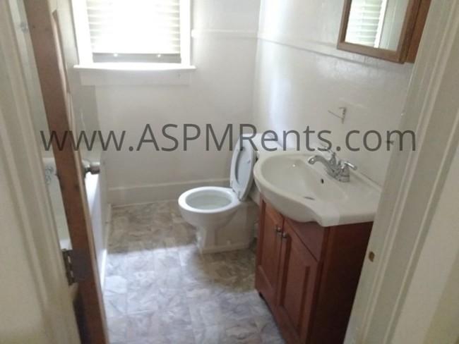 Building Photo - Marmalade Affordable 1 bed 1 bath