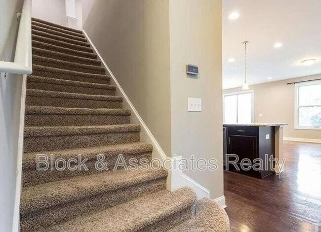 Building Photo - 308 Alamosa Pl