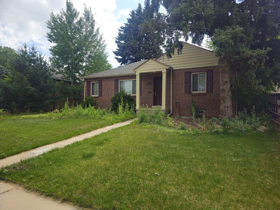 Primary Photo - 3011 Dexter St