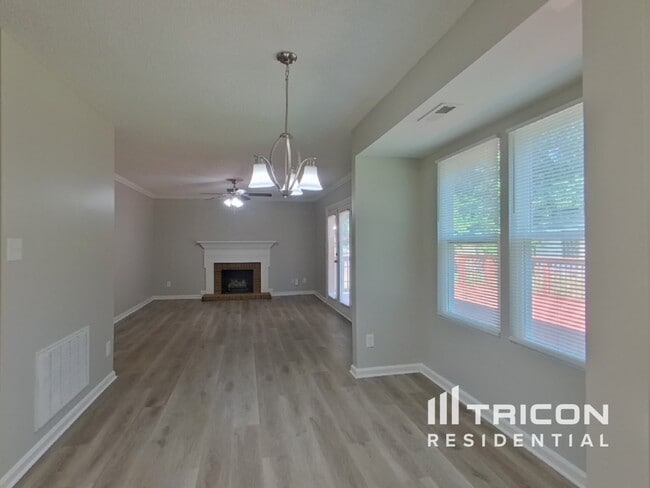 Building Photo - 12425 High Valley Ln