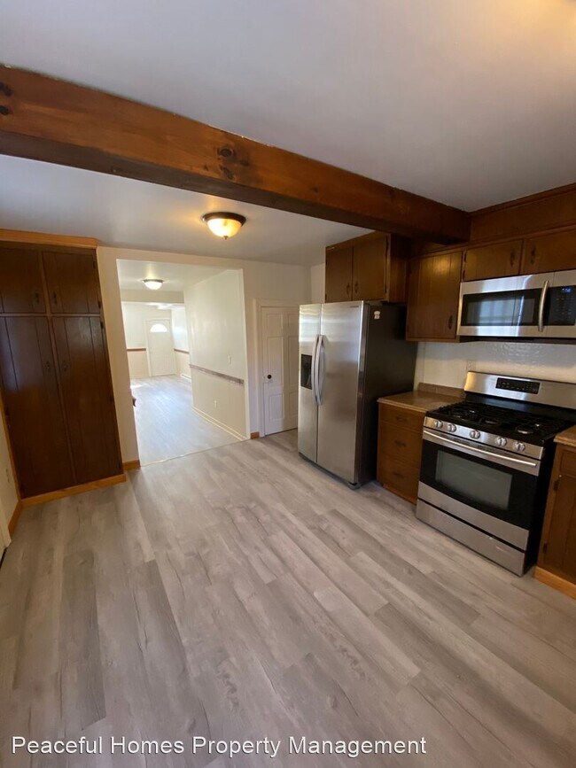 Building Photo - 4 br, 2.5 bath House - 347 N 2nd St