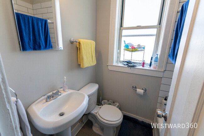 Foto del edificio - 3545 N Troy St