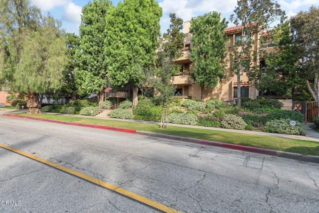 Building Photo - 640 S Lake Ave