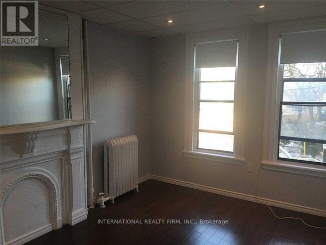 Building Photo - 201 Dundas St E