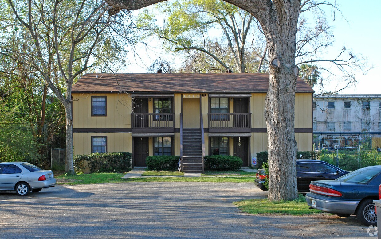 1317 Hancock St Tallahassee Fl 32304 Apartments Tallahassee Fl Apartments Com