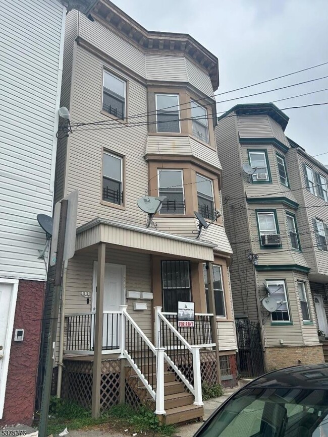 Building Photo - 339 16th Ave