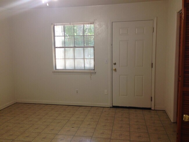 Foto del edificio - 2047 Continental Ave