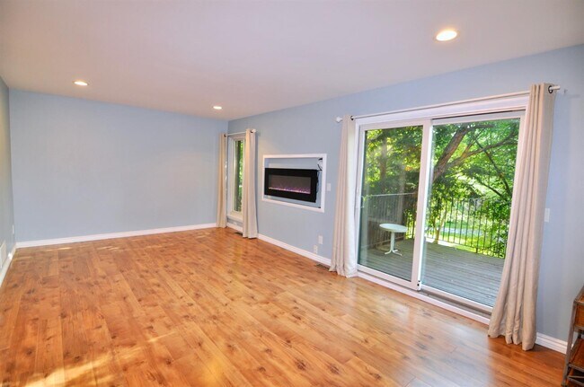 Building Photo - 2607 Meade Ct
