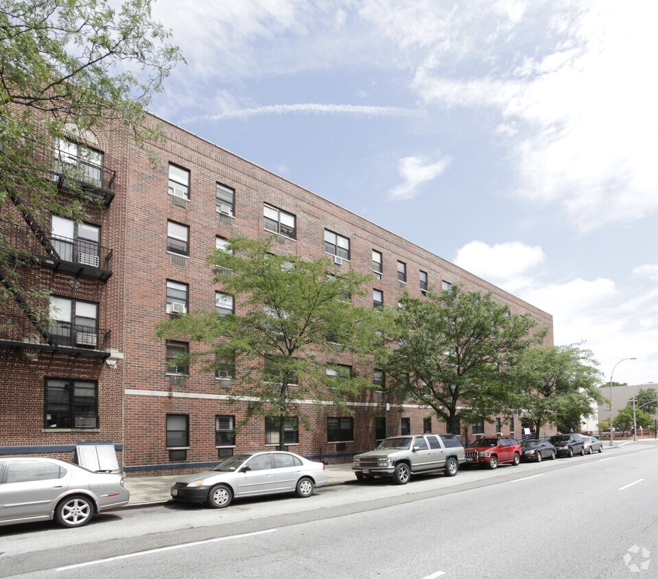 Foto del edificio - Elliot Graham Houses