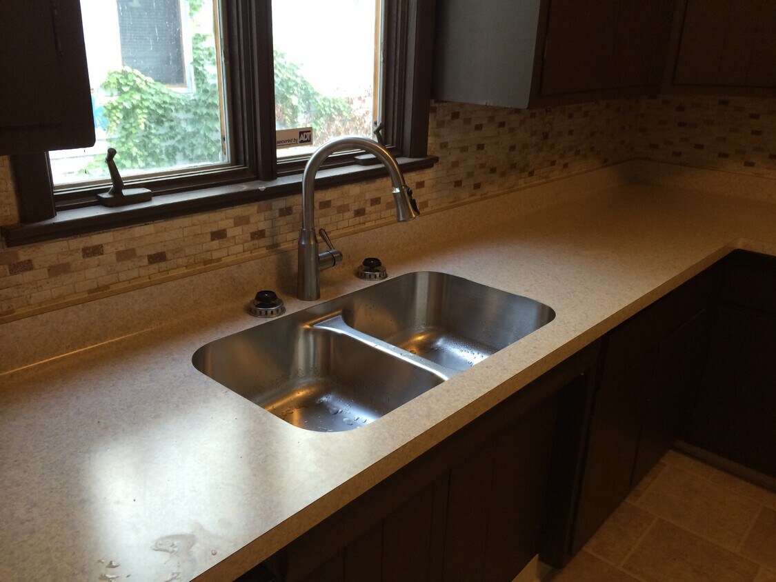 Kitchen - 17 Englewood Ave