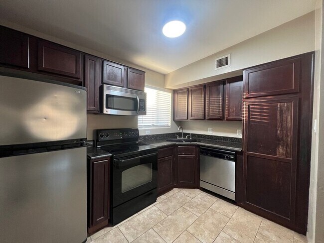 Building Photo - $150 OFF MOVE IN COSTS! Remodeled Central ...