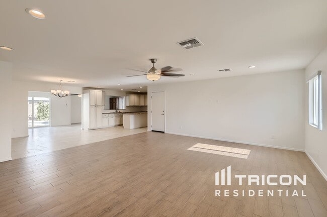 Building Photo - 9837 N 48th Ave