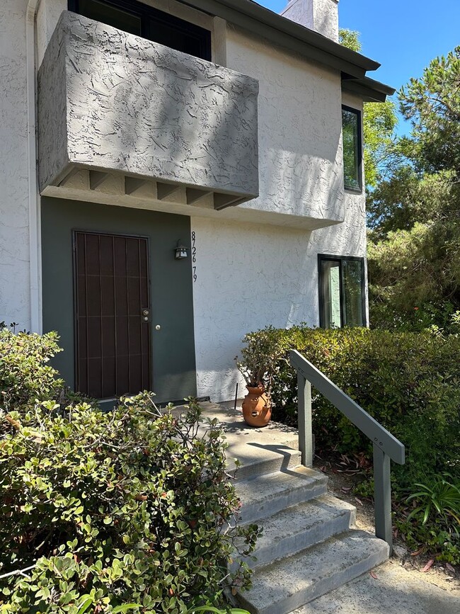 Building Photo - 8726 Villa La Jolla Dr