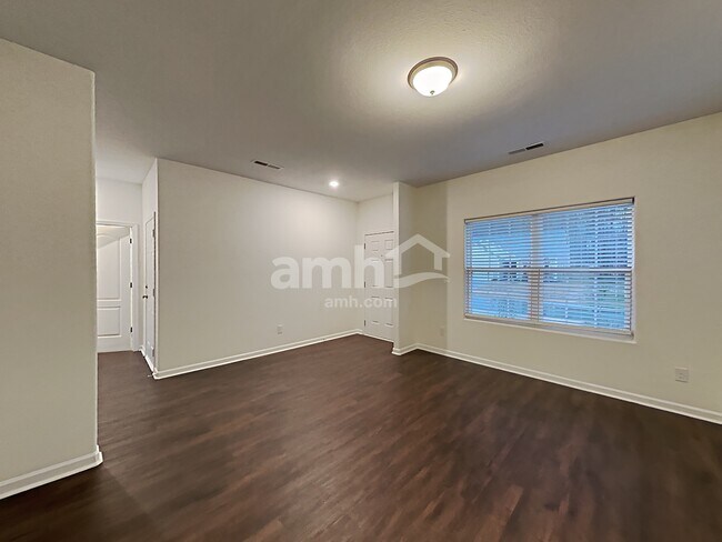 Foto del edificio - 7339 Cuddington Drive