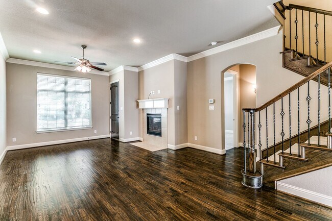 Building Photo - Awesome 3Bed/2Bath Townhome in The Villas ...