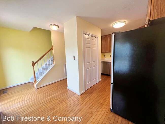 Building Photo - 3 br, 1.5 bath House - Pine Orchard Ct. 7072